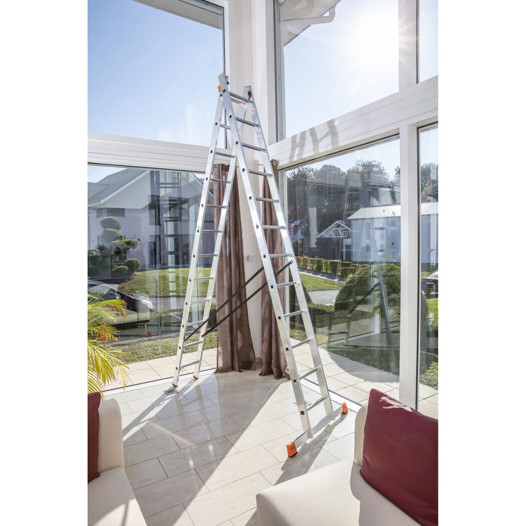 Mehrzweckleiter im Wohnzimmer