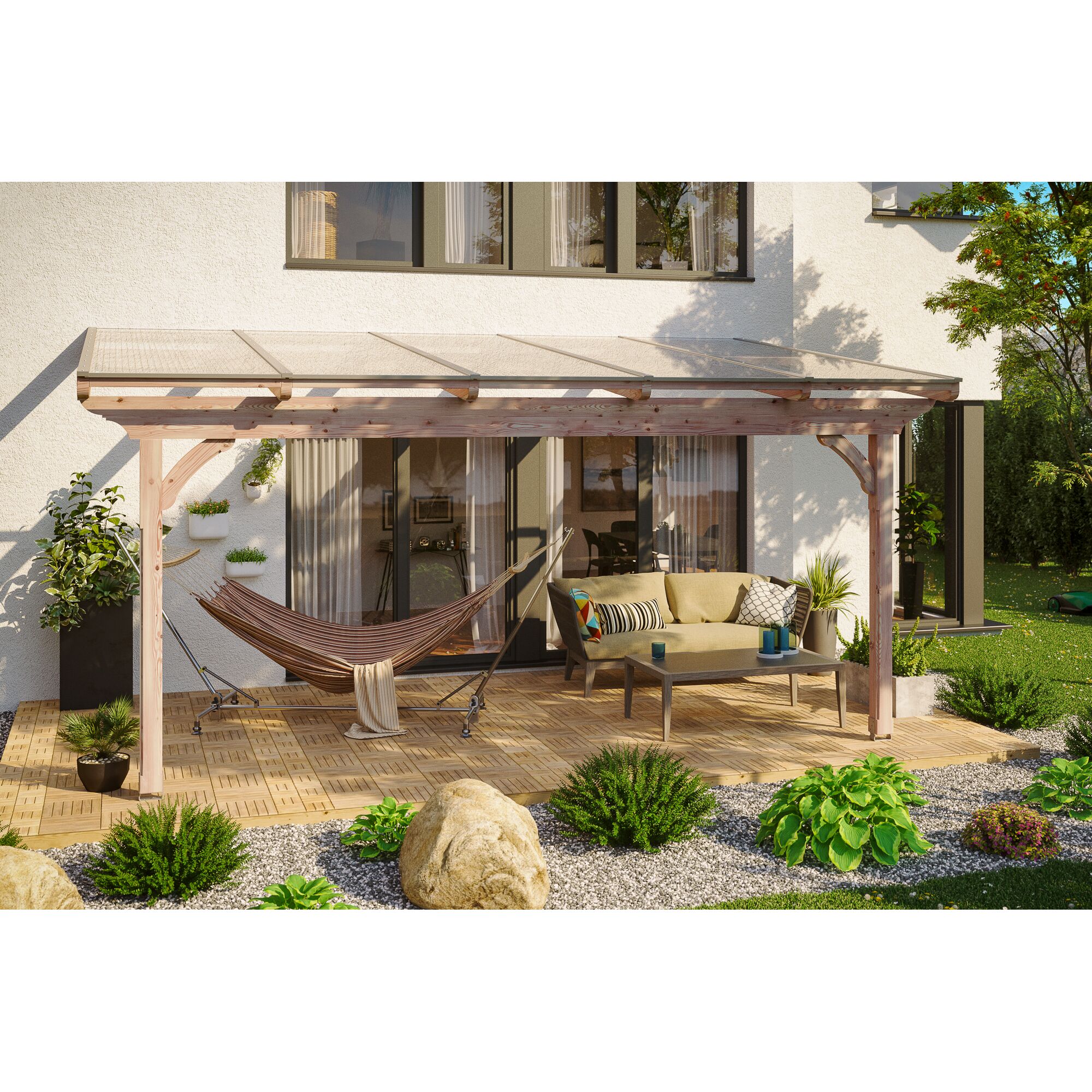 Holzterrassenüberdachung mit Hängematte und Gartenmöbeln