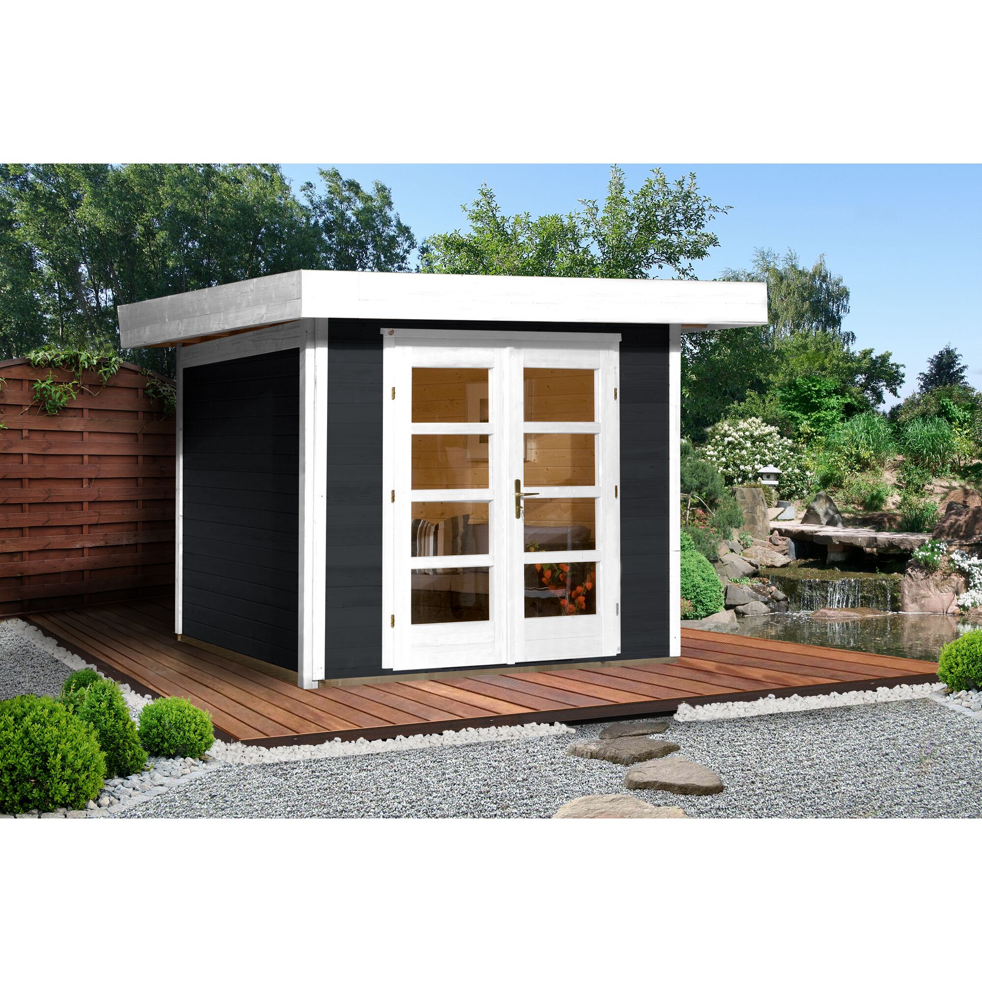 Modernes Gartenhaus mit weißen Türen und Terrasse