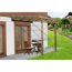 Holzterrassenüberdachung mit Tisch und Stühlen