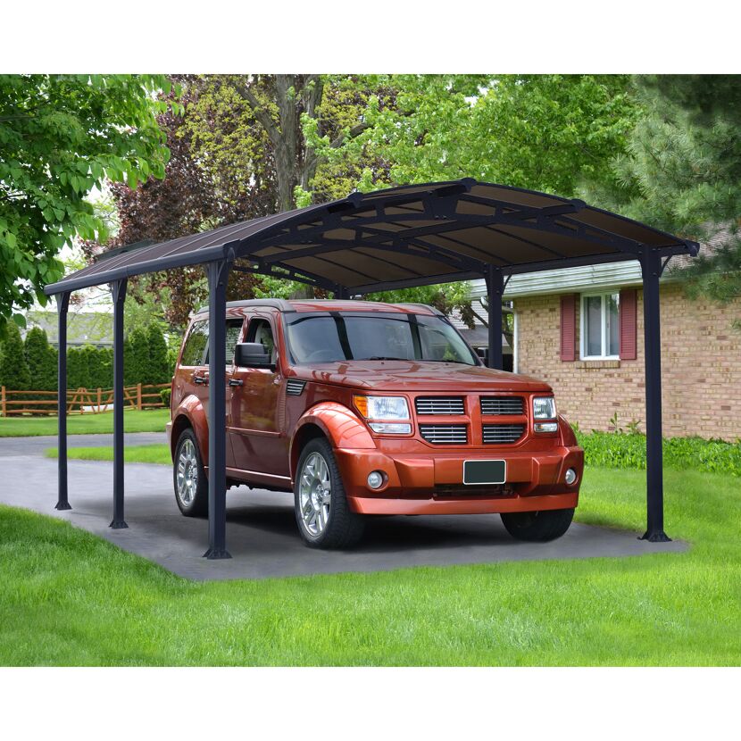 Auto unter einem Carport