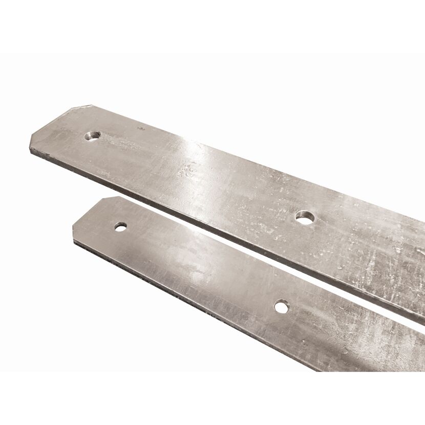 Zwei H-Pfostenanker aus Metall