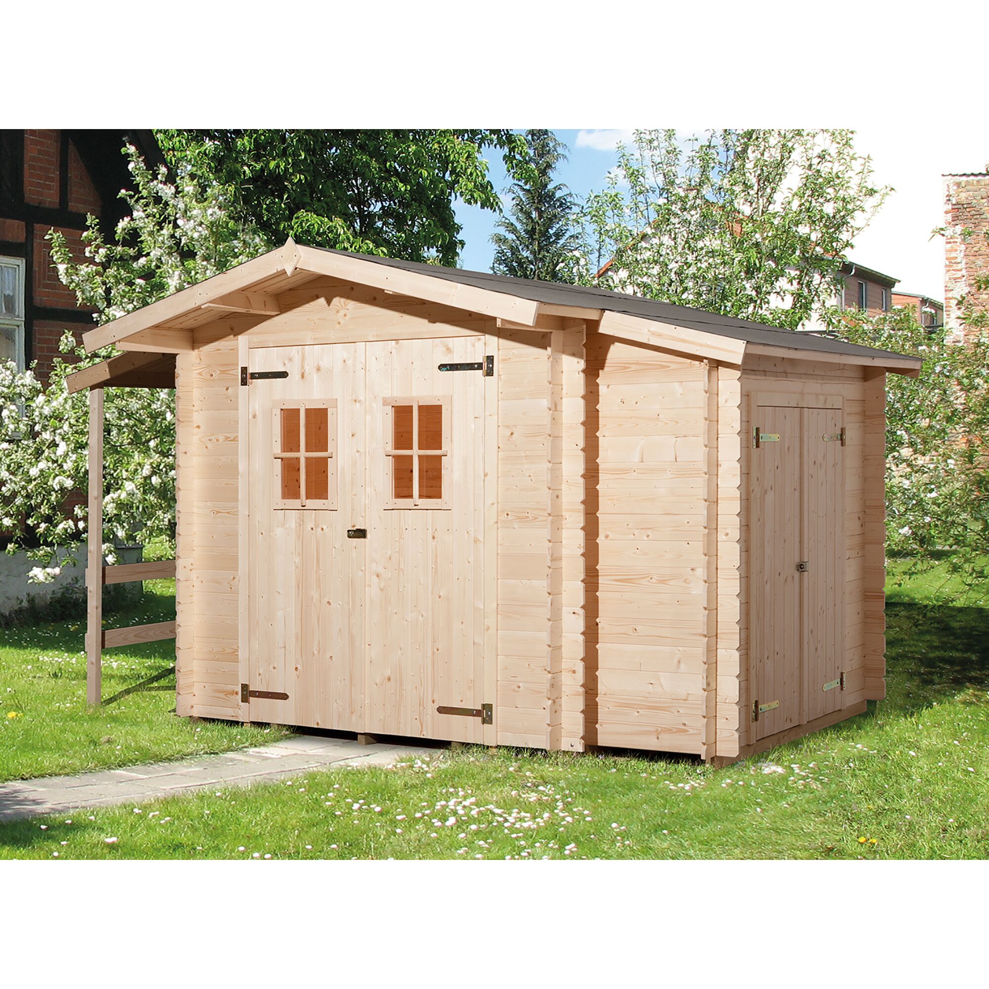 Gerätehaus aus Holz mit zwei kleinen Fenstern und einem Vordach.