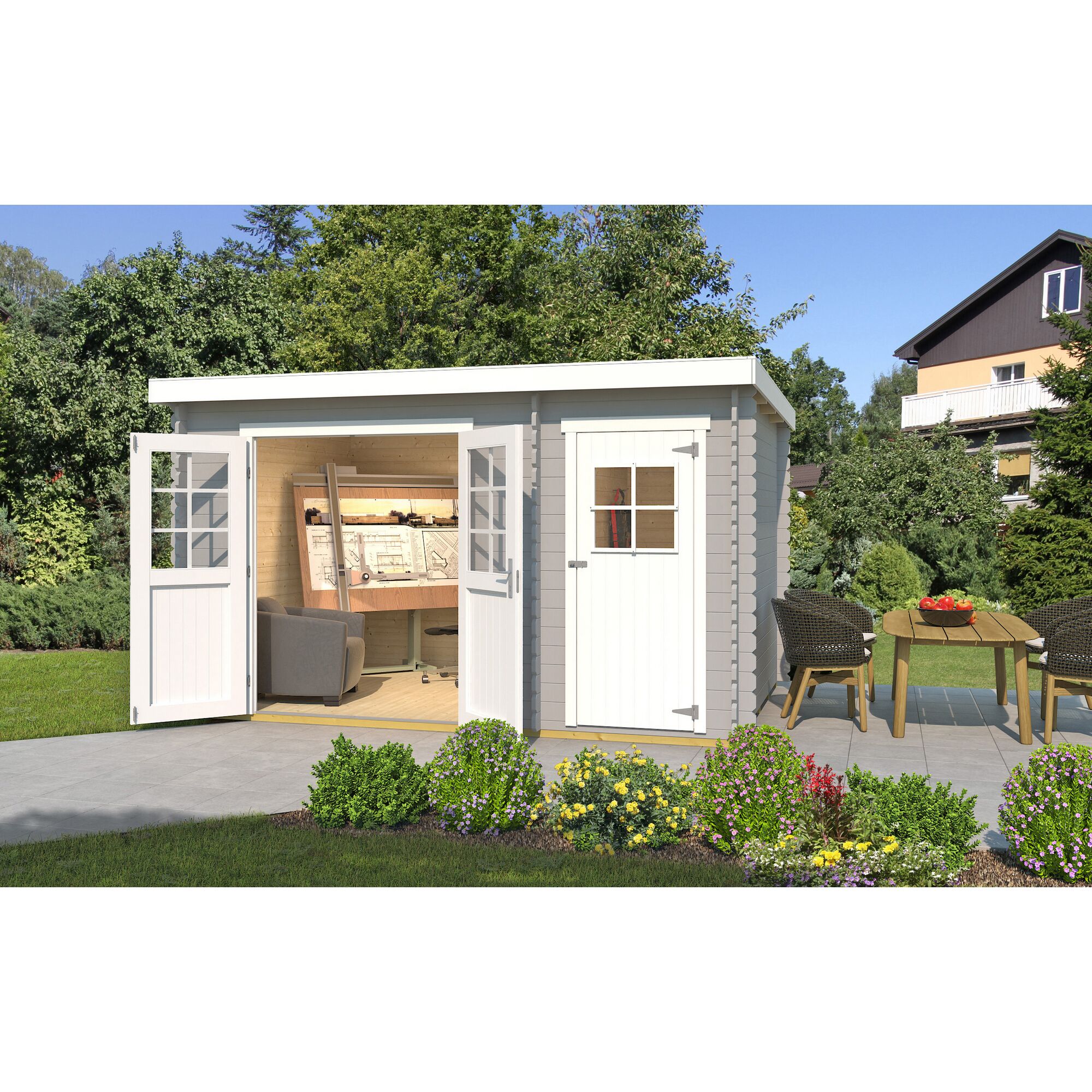 Graues Gartenhaus mit weißen Türen, eine davon ist geöffnet.
