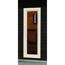 Blick durch ein Fenster in eine Sauna