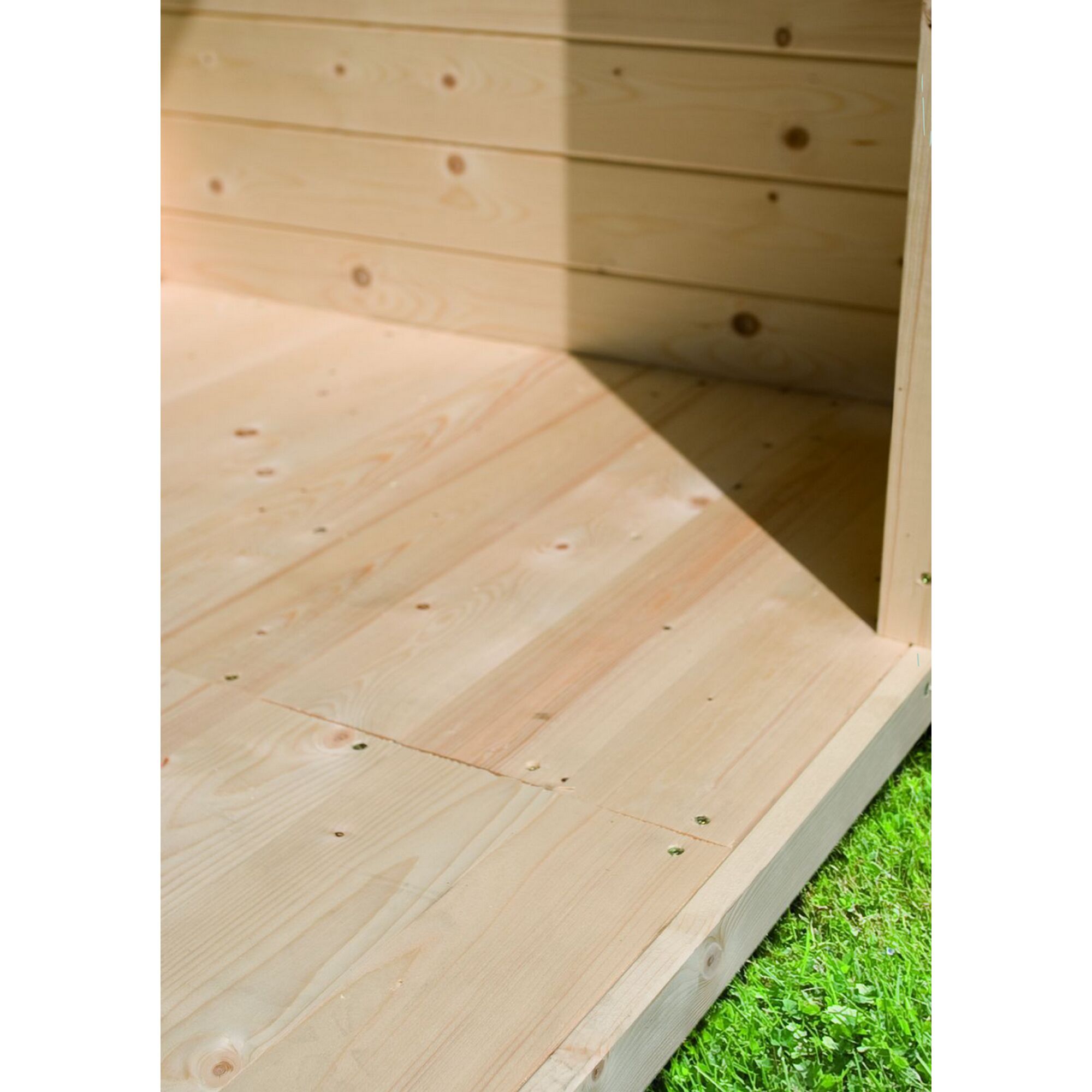 Holzfußboden mit Schrauben befestigt