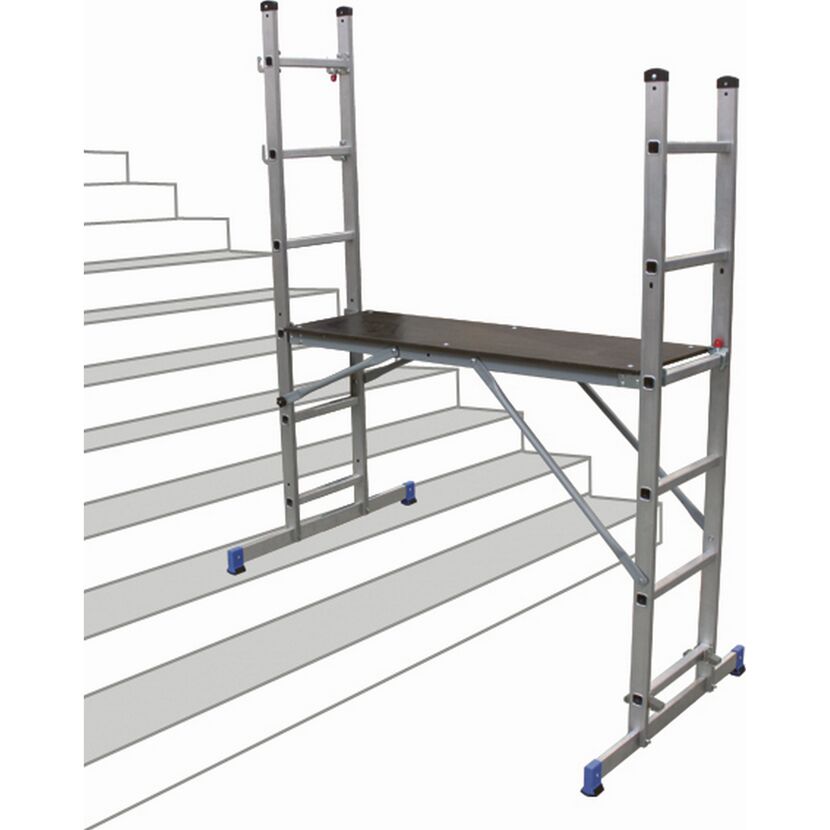 Faltbares Alugerüst an Treppe