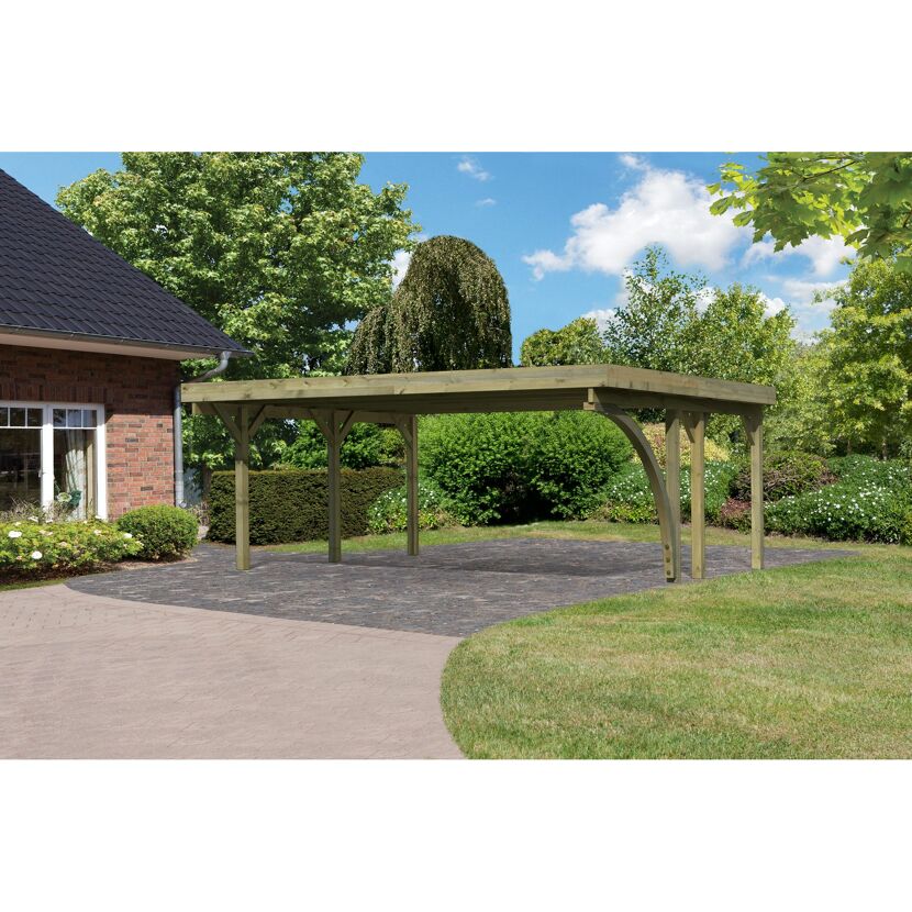 Holzcarport neben einem Haus.