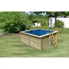 Holzpool mit Leiter im Garten