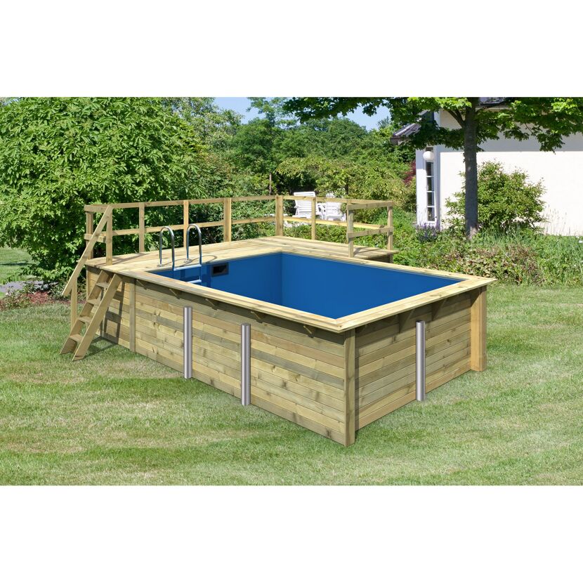 Rechteckiger Holzpool mit Terrasse
