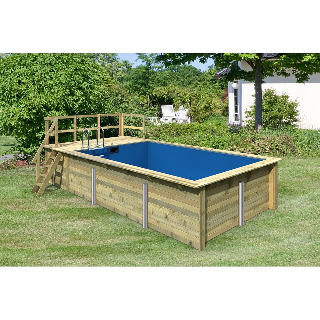 Rechteckiger Holzpool mit blauer Plane