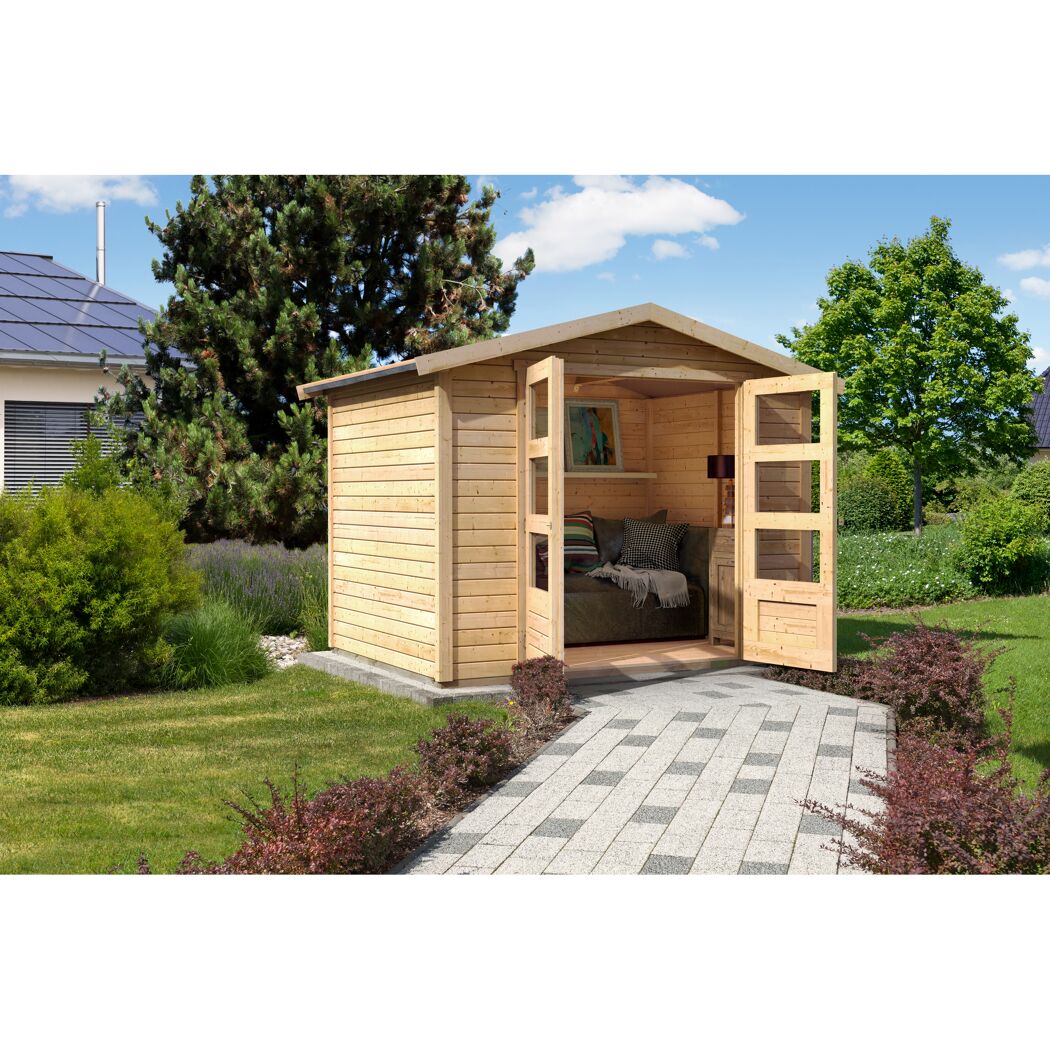 Gemütliches Gartenhaus mit geöffneter Tür