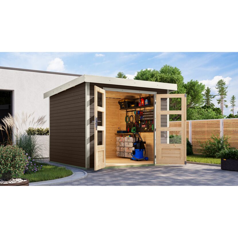 Gartenhaus mit geöffneten Türen, gefüllt mit Werkzeug und Gartengeräten.