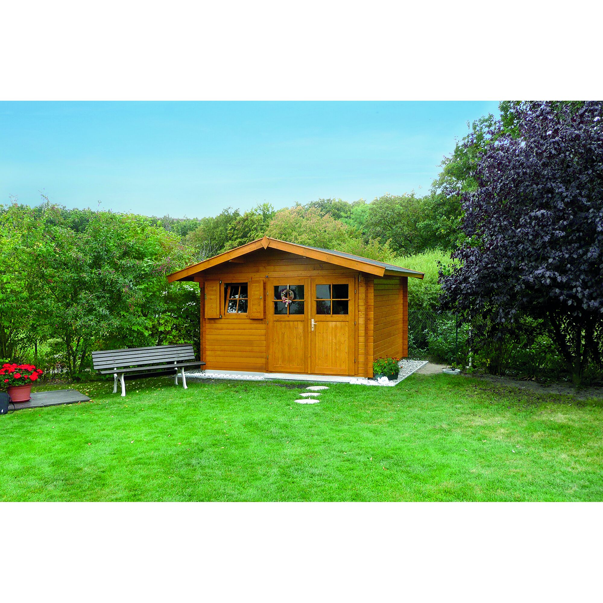 Gartenhaus aus Holz auf Rasenfläche