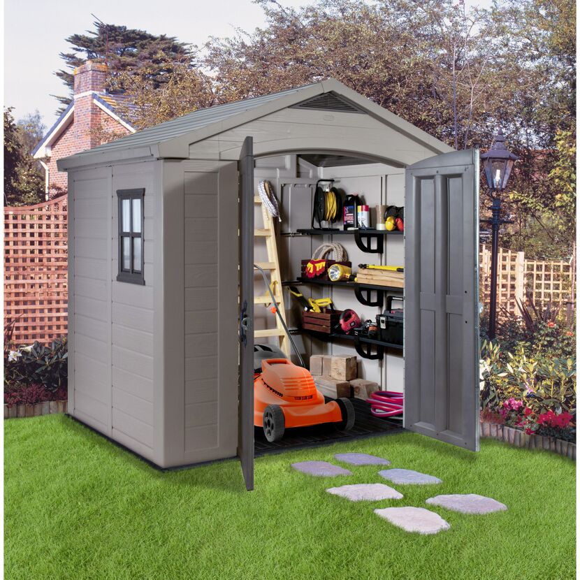 Gerätehaus Factor 8x6 mit Rasenmäher und Gartengeräten