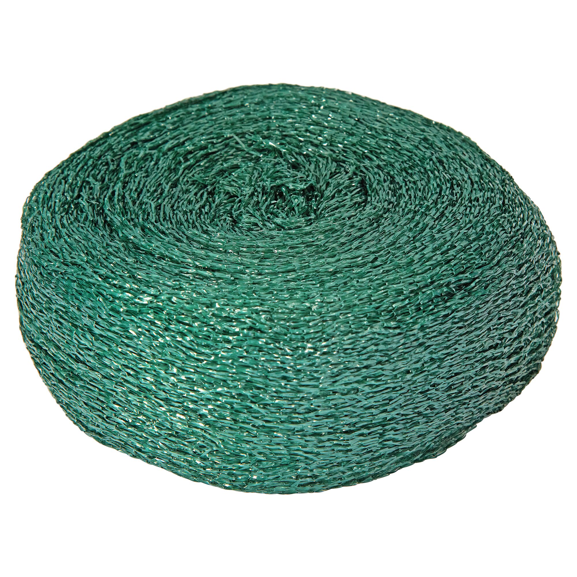 Grünes Obstbaumnetz aufgerollt