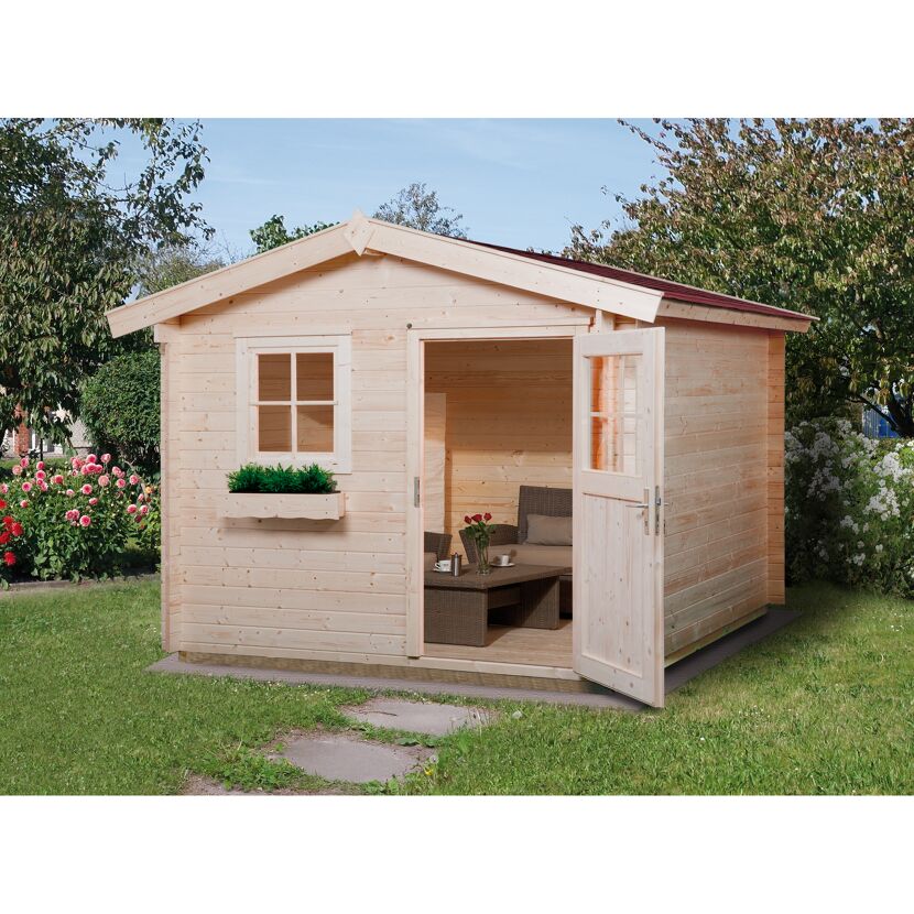 Gartenhaus aus Holz mit offener Tür und Möbeln im Inneren.