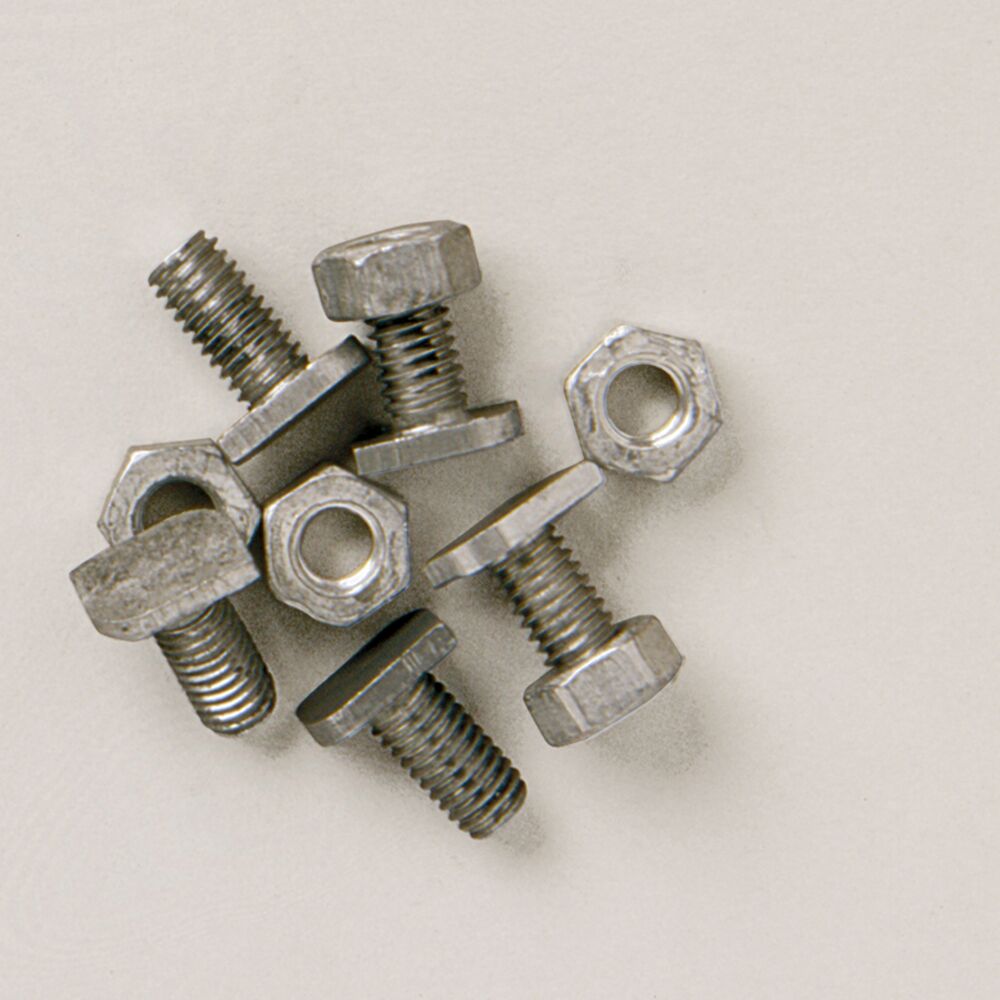 Satz mit mehreren Schrauben und Muttern