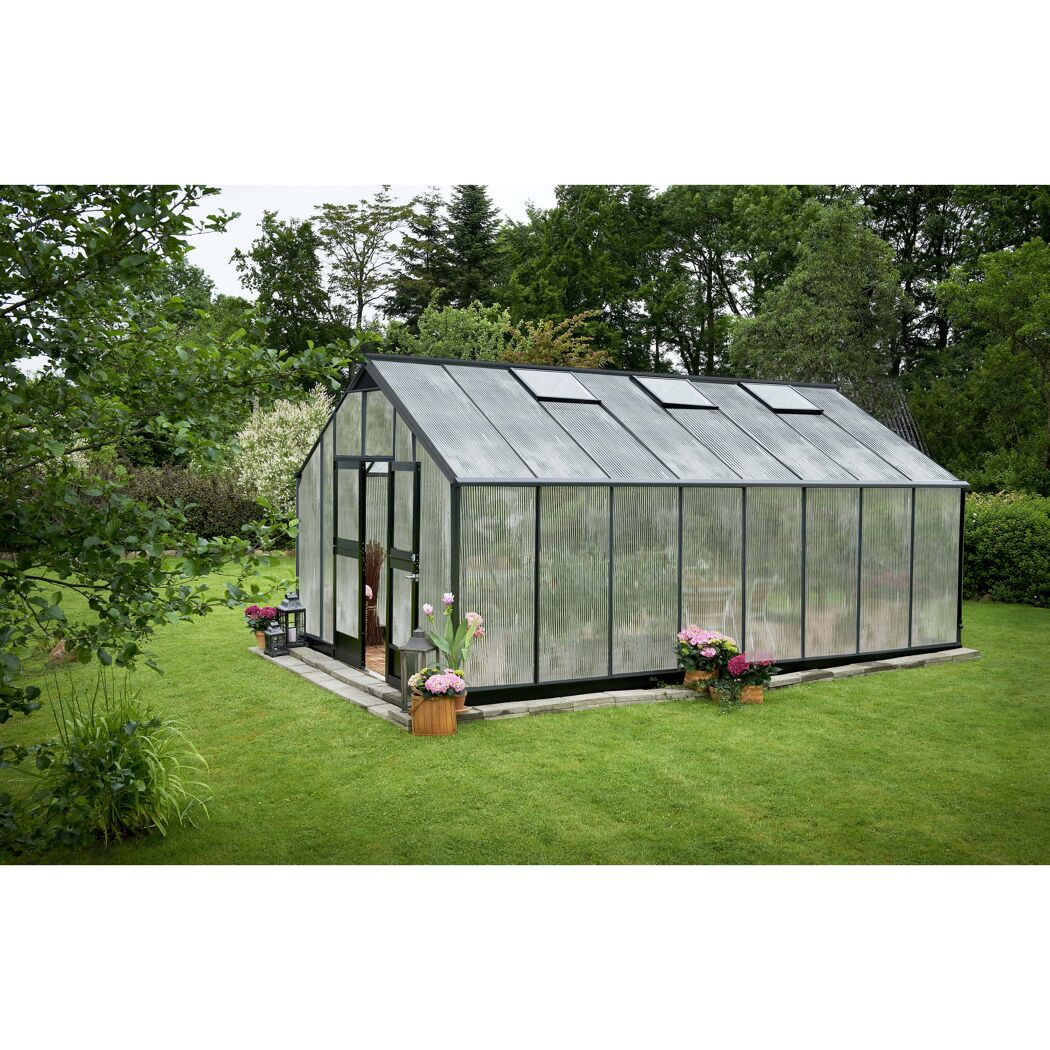 Gewächshaus im Garten
