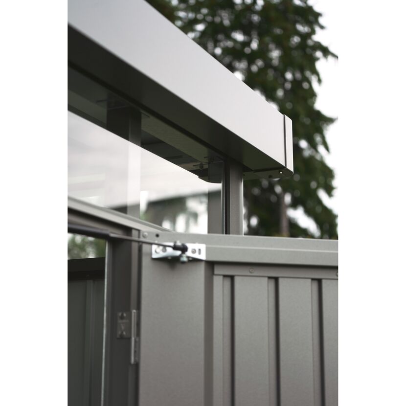 Detailansicht des Türscharniers vom Gerätehaus 'HighLine 5'.