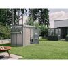 Gerätehaus 'HighLine 2' quarzgrau metallic mit geöffneter Doppeltür im Garten.