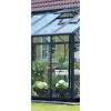 Gewächshaus mit geöffnetem Dachfenster