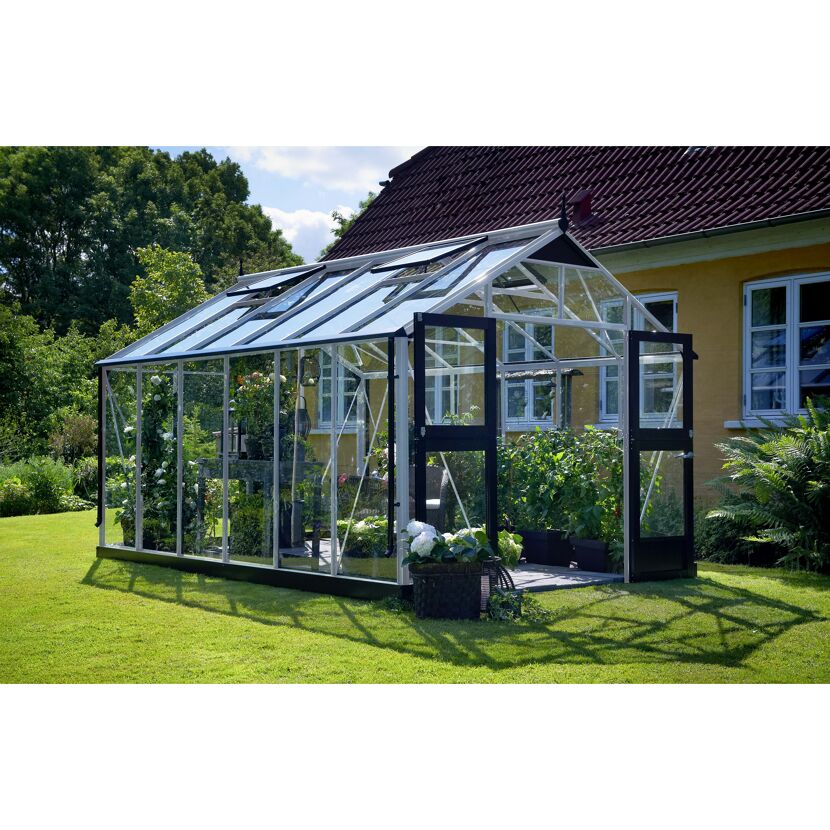 Gewächshaus Premium mit geöffneter Tür im Garten