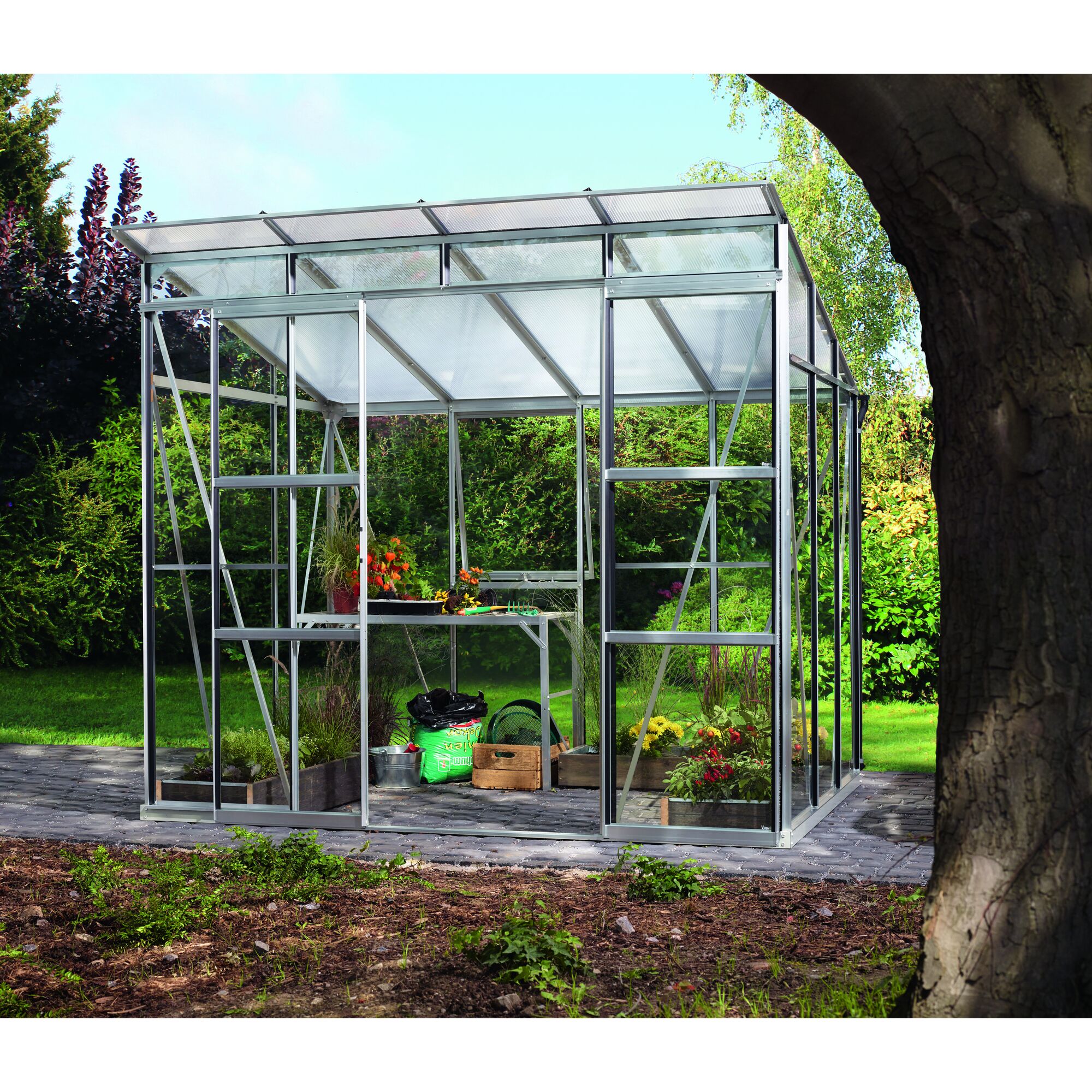 Gewächshaus Playa 5900 ESG/HKP mit Pflanzen und Gartengeräten