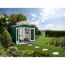 Grünes Gartenhaus mit geöffneten Türen und Gartengeräten im Innenraum.