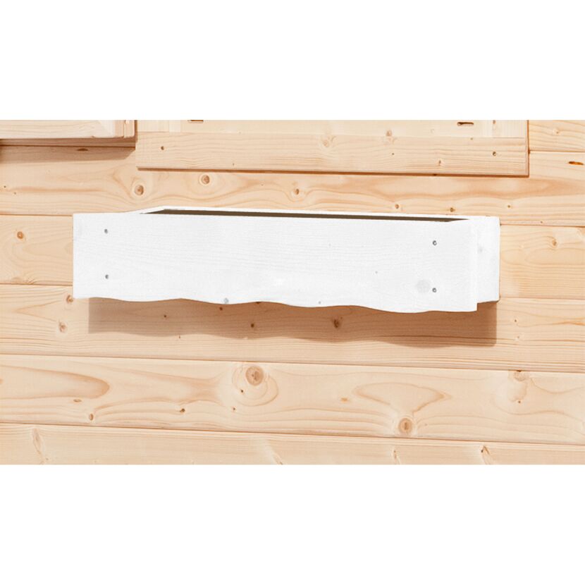 Weißer Fensterblumenkasten an Holzwand