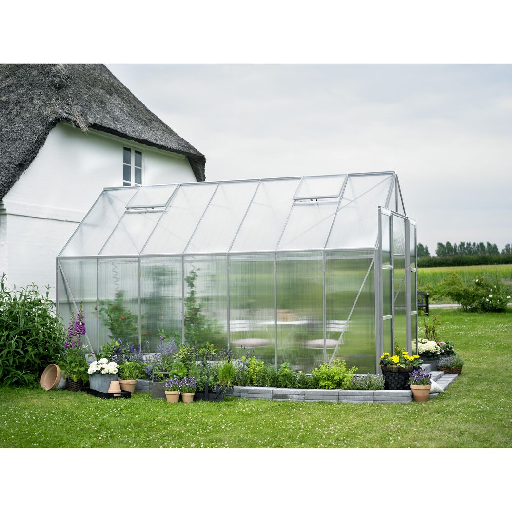 Gewächshaus Magnum 148 im Garten