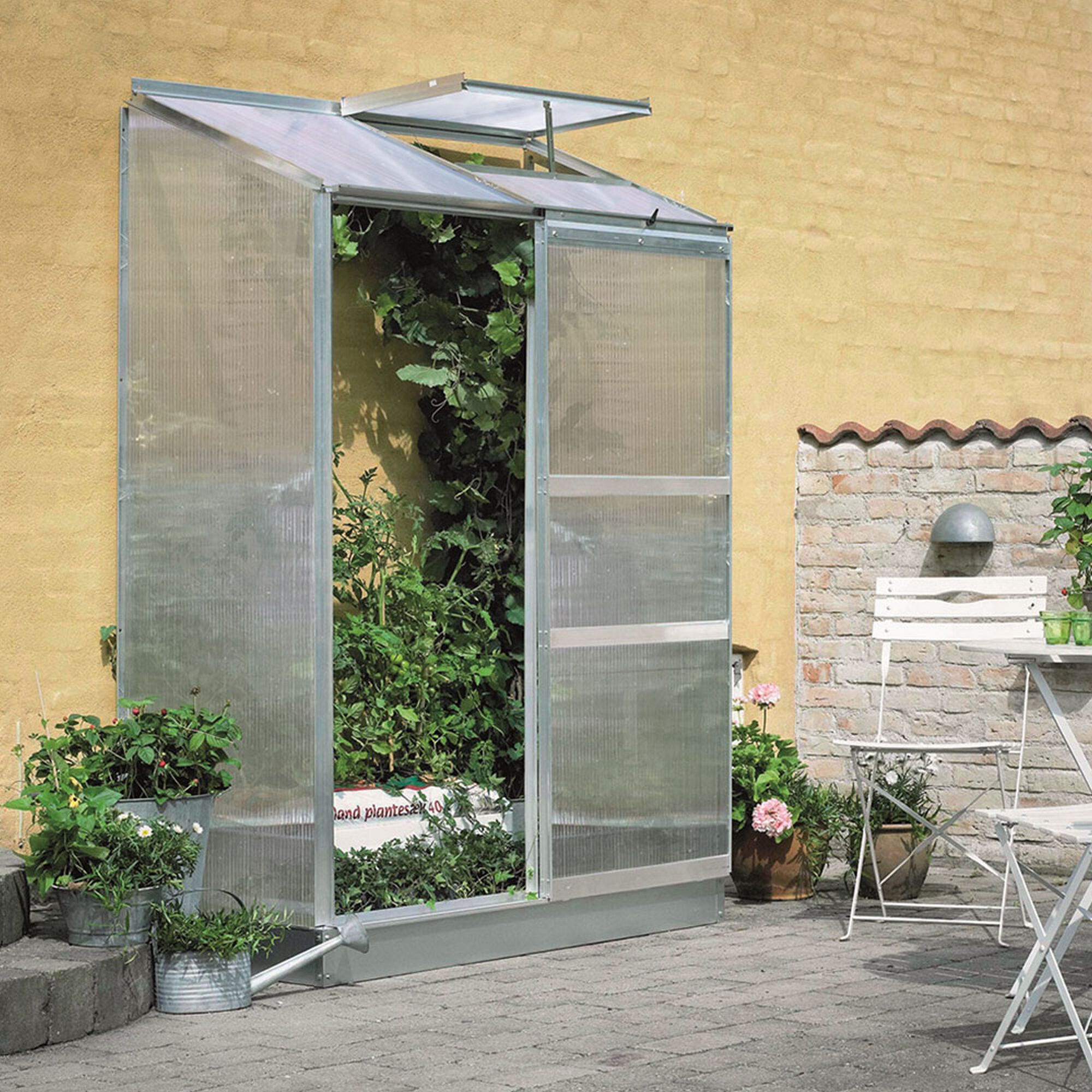 Kleines Gewächshaus an Hauswand