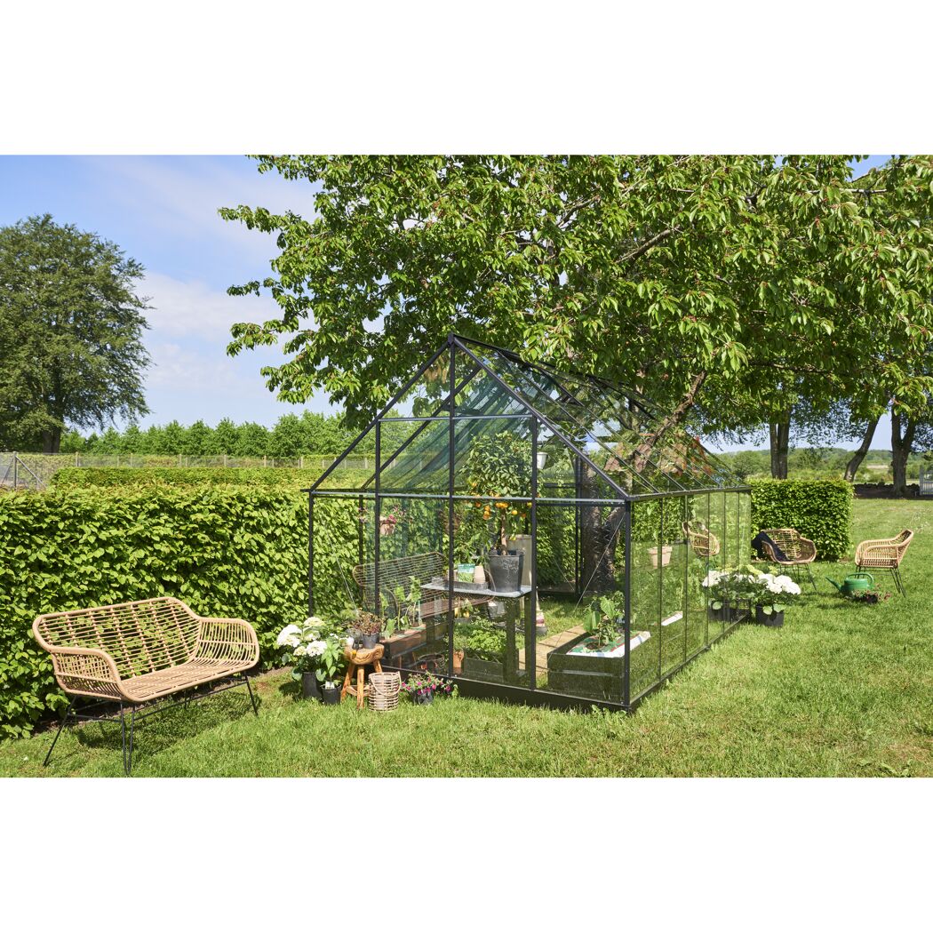 Gewächshaus GWH Qube plus im Garten