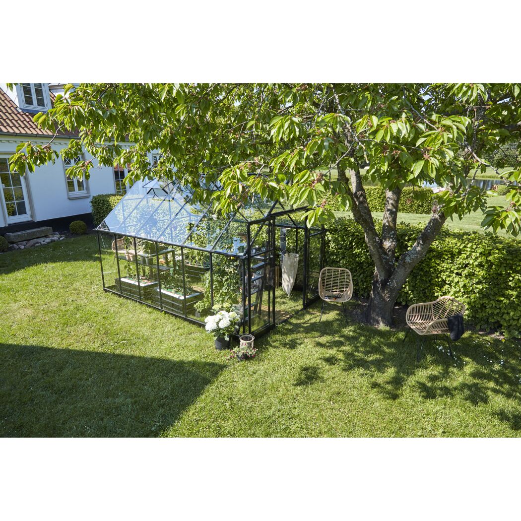 Gewächshaus GWH Qube plus 812 im Garten