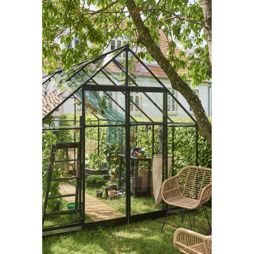 Gewächshaus GWH Qube plus 812 im Garten