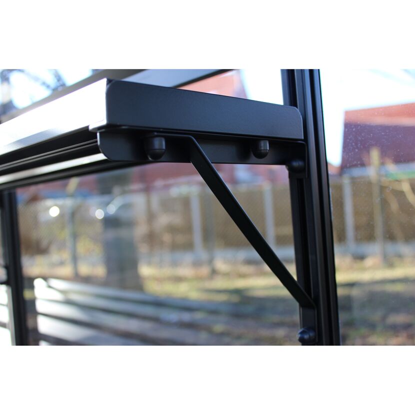 Schwarzes Regal für Gewächshaus