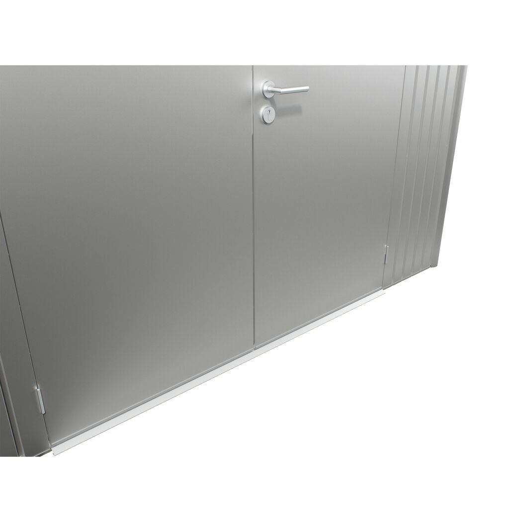 Detail der silber-metallic Doppeltür des Gerätehauses 'AvantGarde'.
