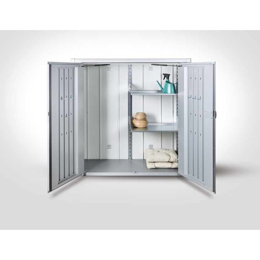 Geöffneter Geräteschrank TS Romeo mit Inhalt