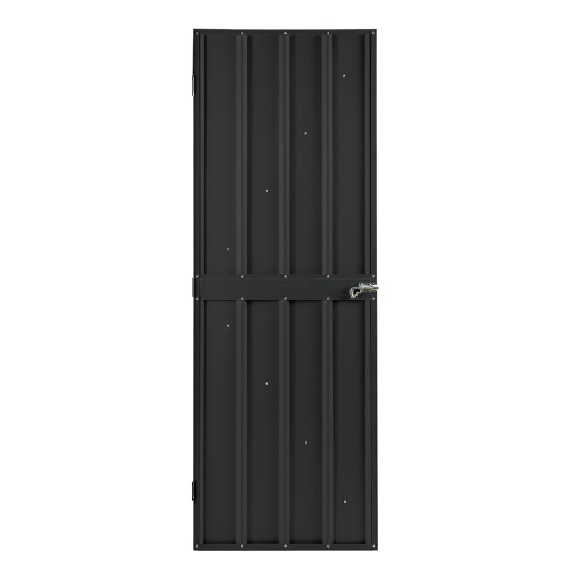 Schwarze Schwingtür mit Riegel