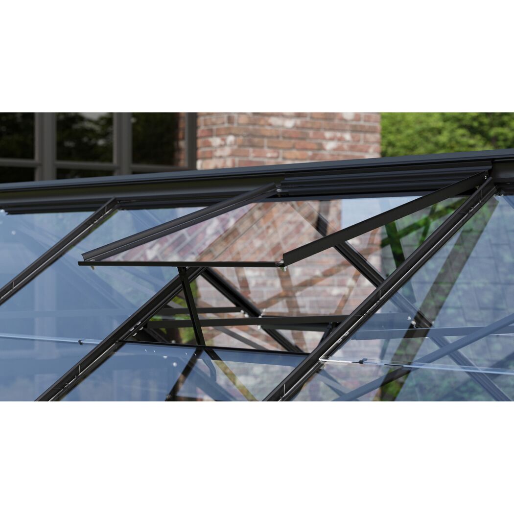 Geöffnetes Dachfenster eines Gewächshauses