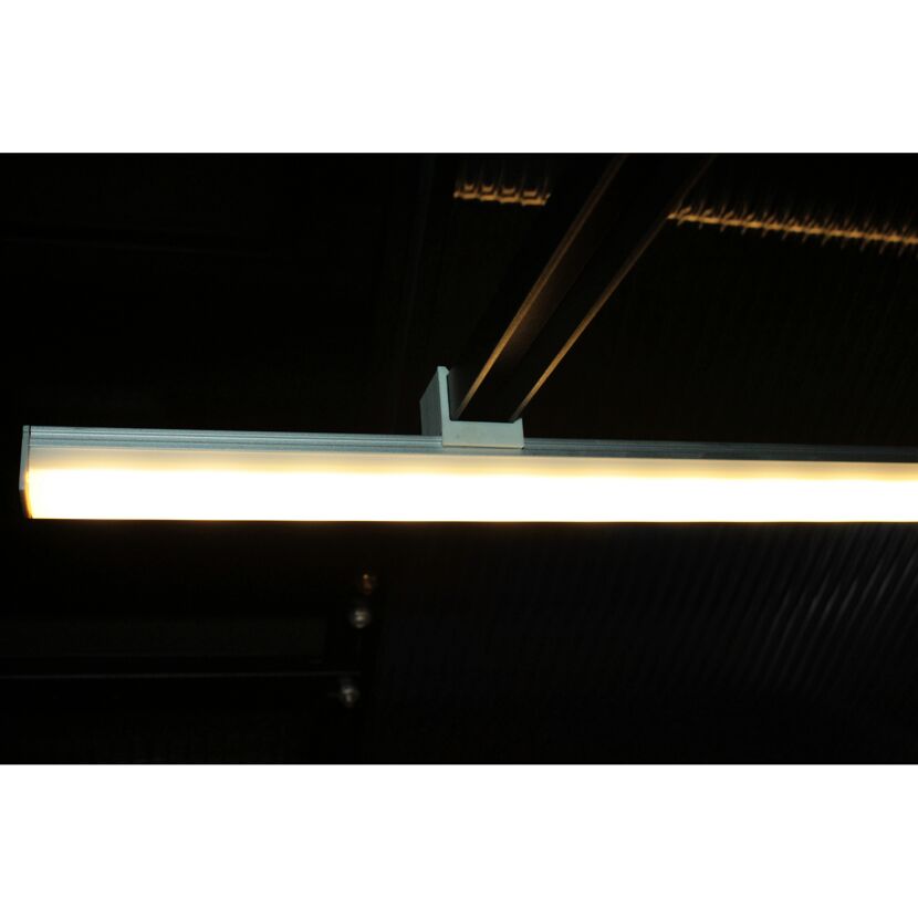 LED-Leuchte leuchtet an der Decke
