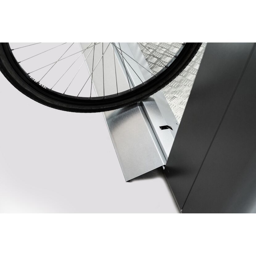 Fahrradreifen auf Rampe Bodenwelle GH Neo