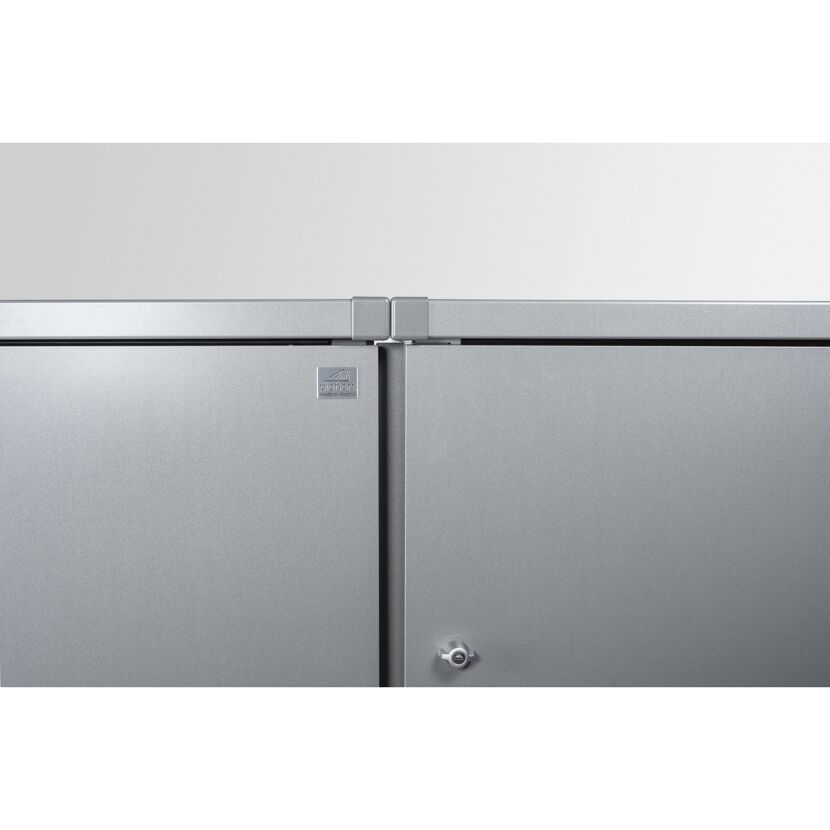 Metallschrank von Biohort mit Drehverschluss.