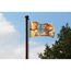 Orange-beige Wikinger Flagge mit Helm und Schwertern.