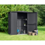 Gerätehaus Ecostar im Garten, geöffnet, mit Gartengeräten