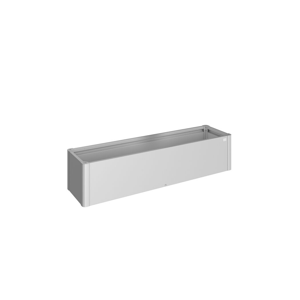 Leerer silberner Blumenkasten