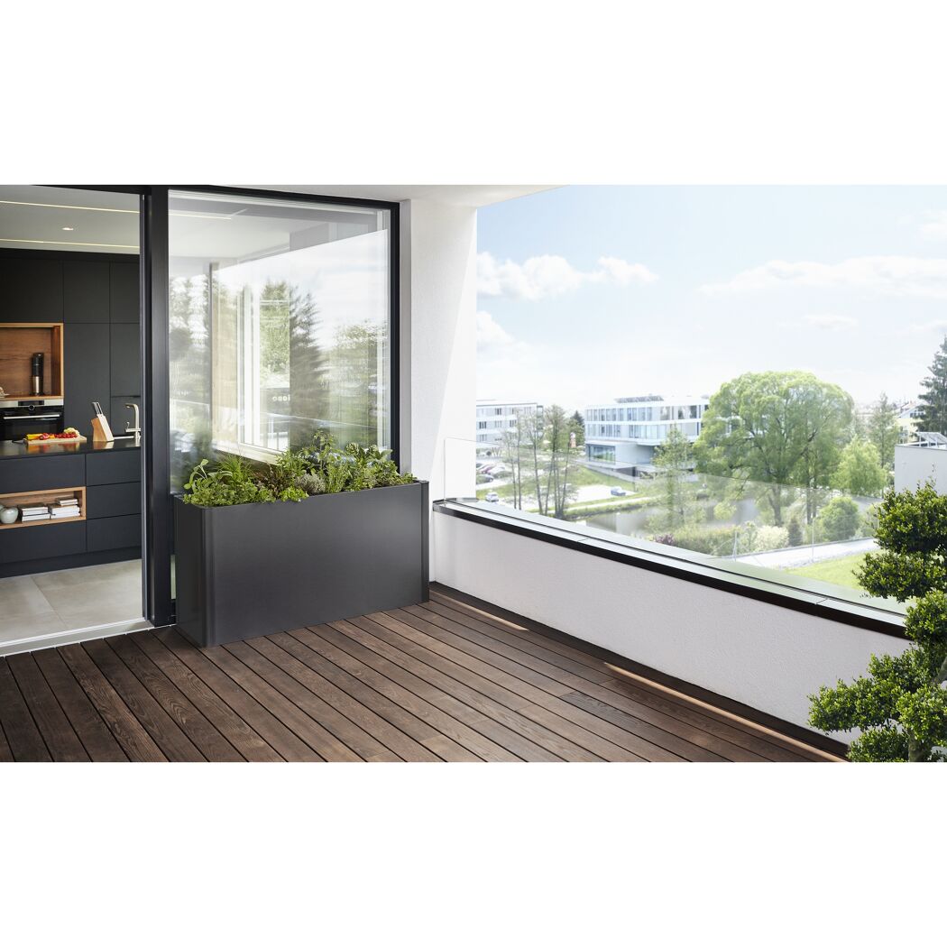 Hochbeet auf einem Balkon