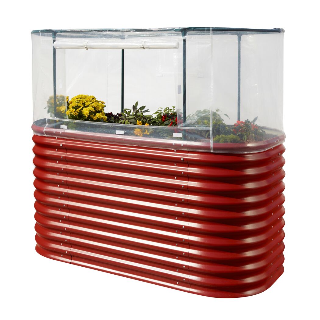 Rotes Hochbeet mit Folienabdeckung
