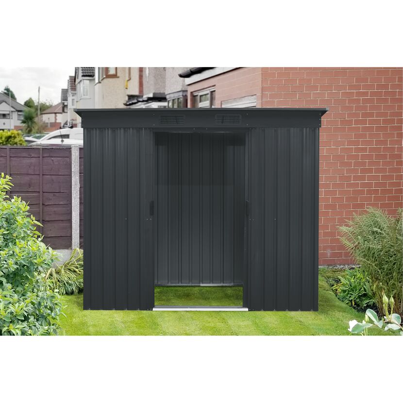 Anthrazitfarbenes Metallgerätehaus im Garten