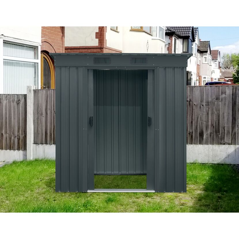 Anthrazitfarbenes Metallgerätehaus im Garten